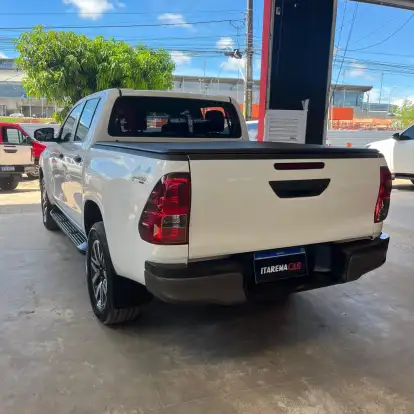 TOYOTA-HILUX-2023