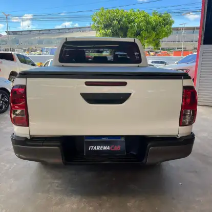 TOYOTA-HILUX-2023