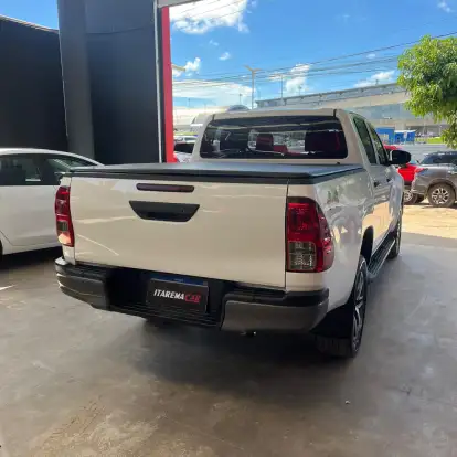 TOYOTA-HILUX-2023