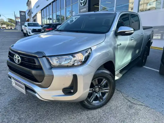 TOYOTA-HILUX-2023