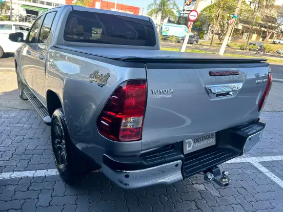 TOYOTA-HILUX-2.8 D-4D TURBO DIESEL CD SR 4X4 AUTOMÁTICO TOYOTA-HILUX-2023