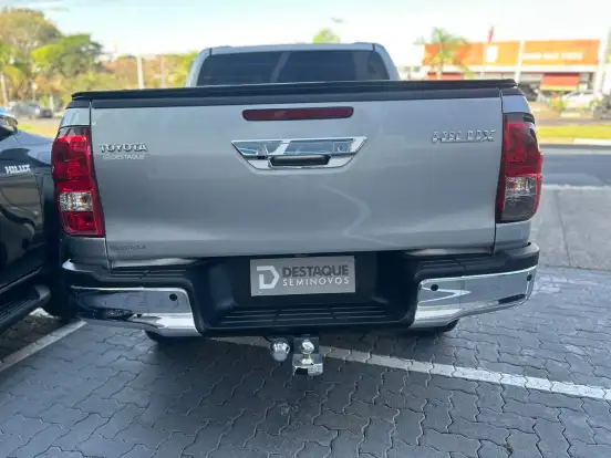TOYOTA-HILUX-2023