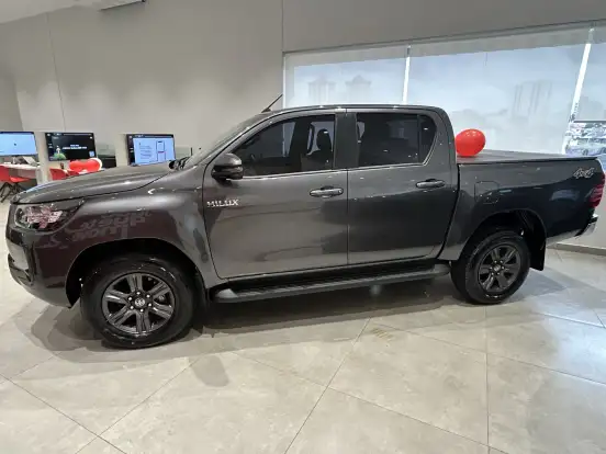 TOYOTA-HILUX-2023