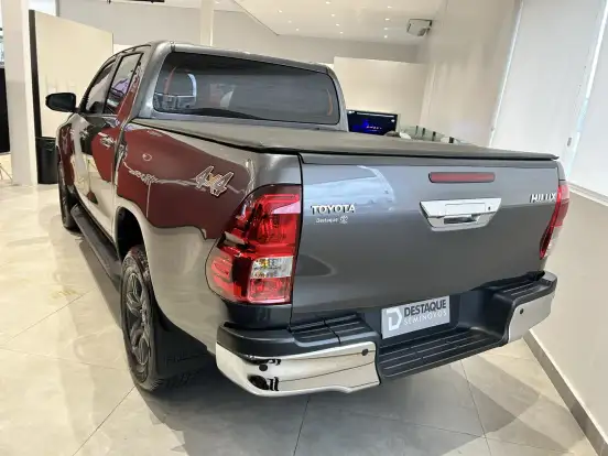 TOYOTA-HILUX-2.8 D-4D TURBO DIESEL CD SR 4X4 AUTOMÁTICO TOYOTA-HILUX-2023