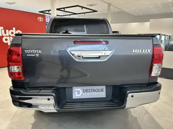 TOYOTA-HILUX-2.8 D-4D TURBO DIESEL CD SR 4X4 AUTOMÁTICO TOYOTA-HILUX-2023