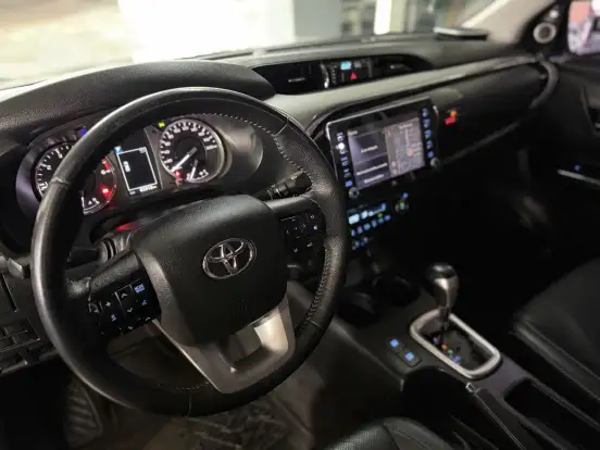 TOYOTA-HILUX-2.8 D-4D TURBO DIESEL CD SRX 4X4 AUTOMÁTICO TOYOTA-HILUX-2021