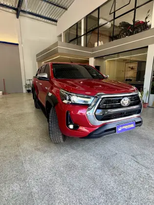 TOYOTA HILUX 2.8 D-4D TURBO DIESEL CD SRX 4X4 AUTOMÁTICO