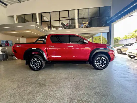 TOYOTA-HILUX-2.8 D-4D TURBO DIESEL CD SRX 4X4 AUTOMÁTICO TOYOTA-HILUX-2022
