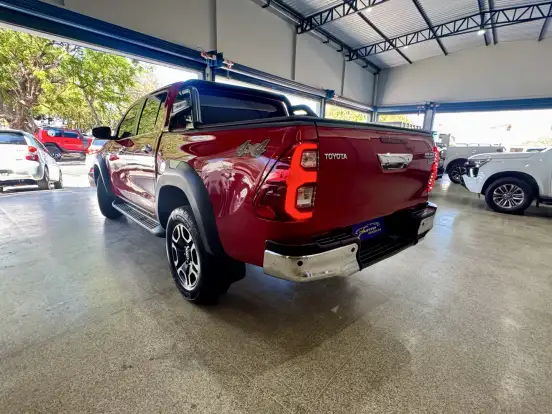 TOYOTA-HILUX-2.8 D-4D TURBO DIESEL CD SRX 4X4 AUTOMÁTICO TOYOTA-HILUX-2022