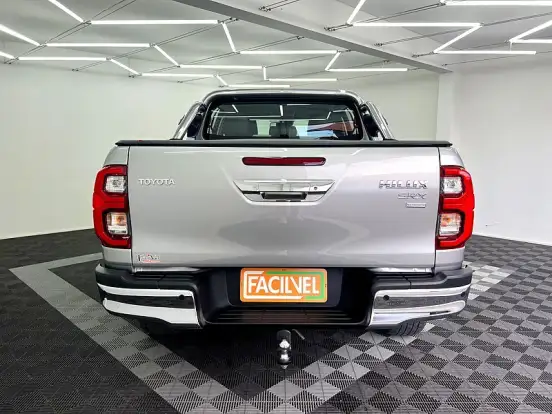 TOYOTA-HILUX-2.8 D-4D TURBO DIESEL CD SRX PLUS 4X4 AUTOMÁTICO TOYOTA-HILUX-2024