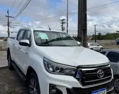 TOYOTA HILUX 2.8 SR 4X4 CD 16V DIESEL 4P AUTOMÁTICO TOYOTA HILUX 2.8 SR 4X4 CD 16V DIESEL 4P AUTOMÁTICO