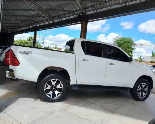 TOYOTA-HILUX-2020