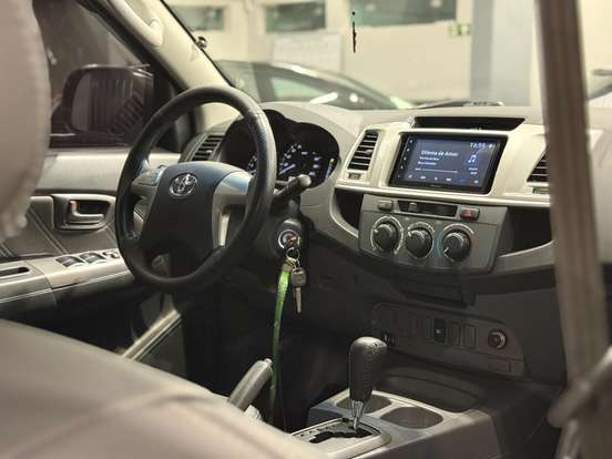 TOYOTA-HILUX-2.7 SR 4X2 CD 16V FLEX 4P AUTOMÁTICO TOYOTA-HILUX-2012