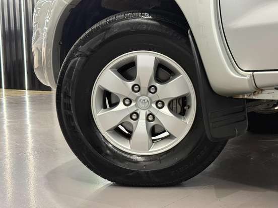 TOYOTA-HILUX-2.7 SR 4X2 CD 16V FLEX 4P AUTOMÁTICO TOYOTA-HILUX-2012