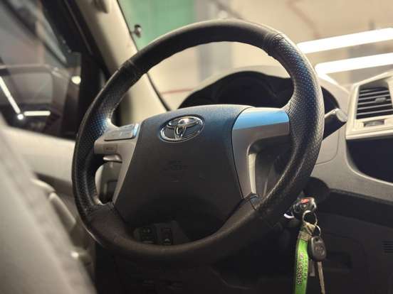 TOYOTA-HILUX-2012