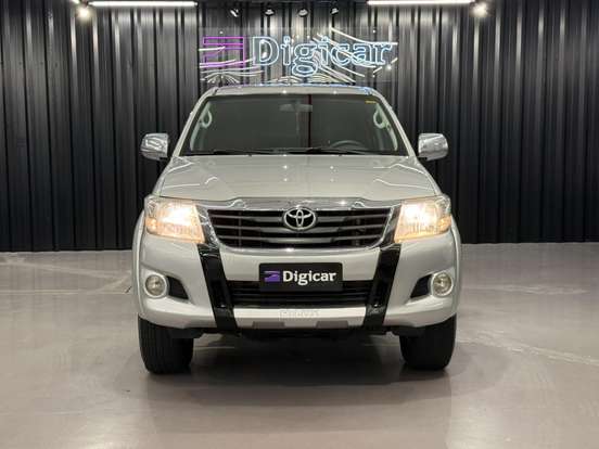 TOYOTA-HILUX-2.7 SR 4X2 CD 16V FLEX 4P AUTOMÁTICO TOYOTA-HILUX-2012