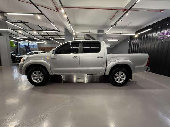 TOYOTA-HILUX-2.7 SR 4X2 CD 16V FLEX 4P AUTOMÁTICO TOYOTA-HILUX-2012