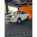 TOYOTA HILUX 2.7 SR 4X2 CD 16V FLEX 4P AUTOMÁTICO TOYOTA HILUX 2.7 SR 4X2 CD 16V FLEX 4P AUTOMÁTICO