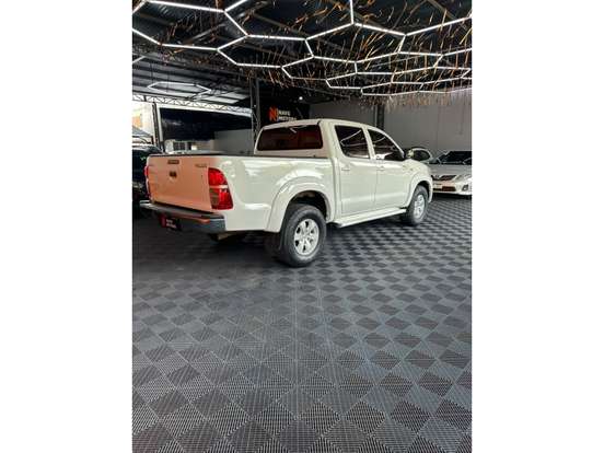 TOYOTA-HILUX-2.7 SR 4X2 CD 16V FLEX 4P AUTOMÁTICO TOYOTA-HILUX-2013