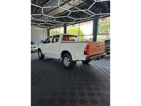 TOYOTA-HILUX-2.7 SR 4X2 CD 16V FLEX 4P AUTOMÁTICO TOYOTA-HILUX-2013