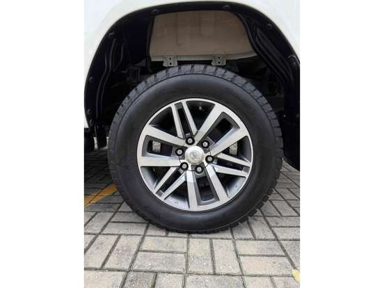 TOYOTA-HILUX-2.7 SRV 4X2 CD 16V FLEX 4P AUTOMÁTICO TOYOTA-HILUX-2019