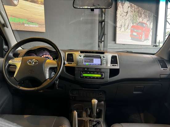 TOYOTA-HILUX-2.7 SRV 4X4 CD 16V FLEX 4P AUTOMÁTICO TOYOTA-HILUX-2012