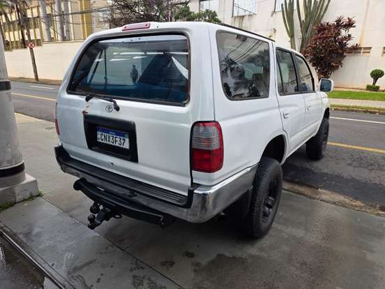 TOYOTA-HILUX-1997