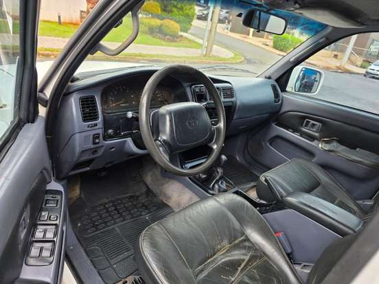 TOYOTA-HILUX-1997