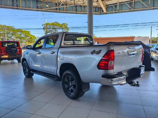 TOYOTA-HILUX-2024