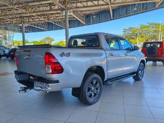TOYOTA-HILUX-2024