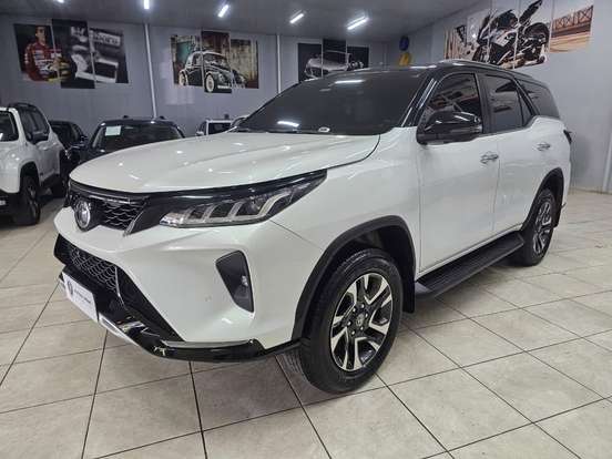 TOYOTA-HILUX-2024