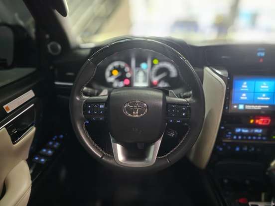TOYOTA-HILUX-2.8 D-4D TURBO DIESEL CD SR 4X4 AUTOMÁTICO TOYOTA-HILUX-2024