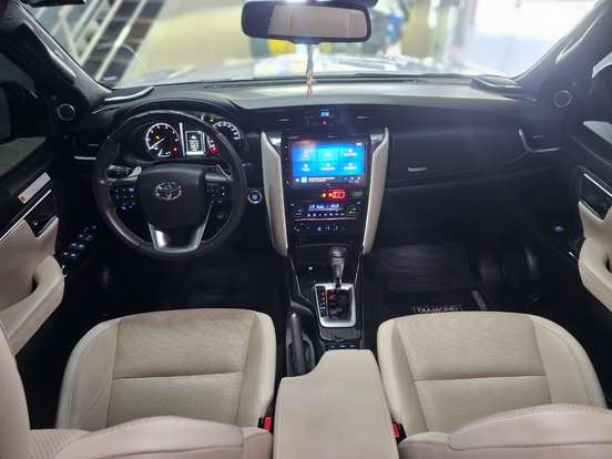 TOYOTA-HILUX-2024
