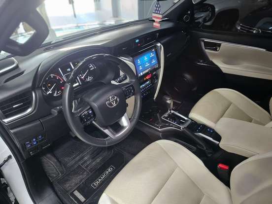 TOYOTA-HILUX-2.8 D-4D TURBO DIESEL CD SR 4X4 AUTOMÁTICO TOYOTA-HILUX-2024