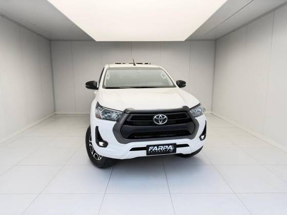 TOYOTA HILUX 2.8 D-4D TURBO DIESEL CD SR 4X4 AUTOMÁTICO