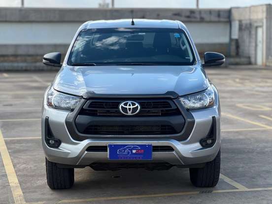 TOYOTA-HILUX-2.8 D-4D TURBO DIESEL CD SR 4X4 AUTOMÁTICO TOYOTA-HILUX-2023