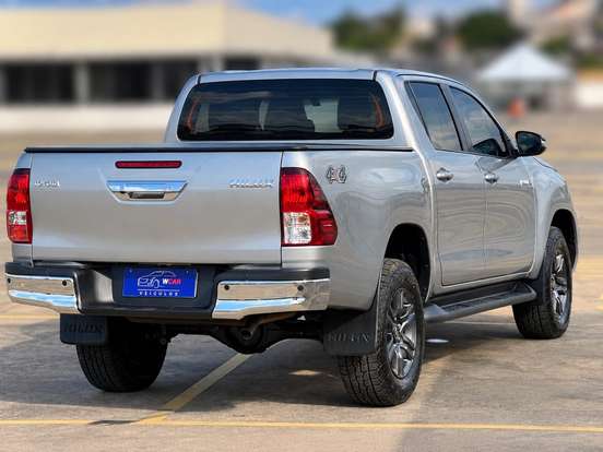 TOYOTA-HILUX-2023