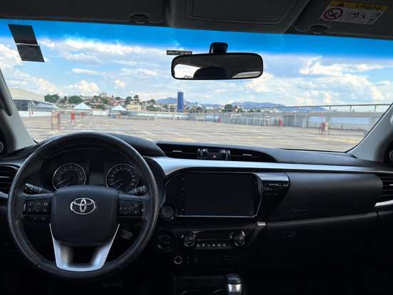 TOYOTA-HILUX-2023