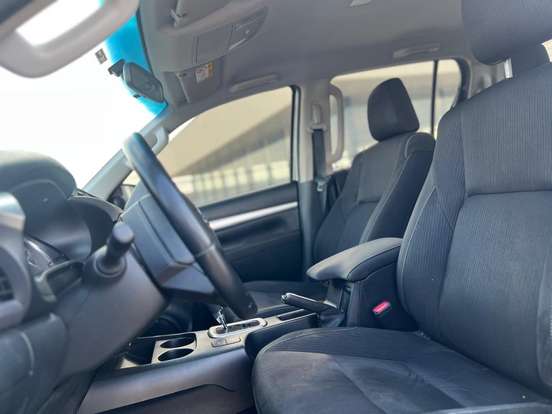 TOYOTA-HILUX-2023