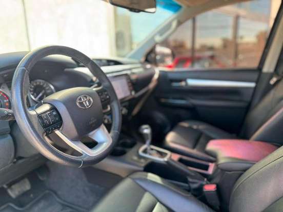 TOYOTA-HILUX-2021