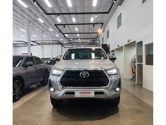 TOYOTA HILUX 2.8 D-4D TURBO DIESEL CD SRV 4X4 AUTOMÁTICO