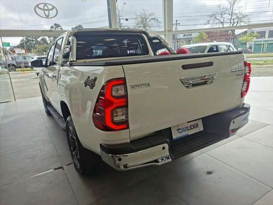 TOYOTA-HILUX-2024