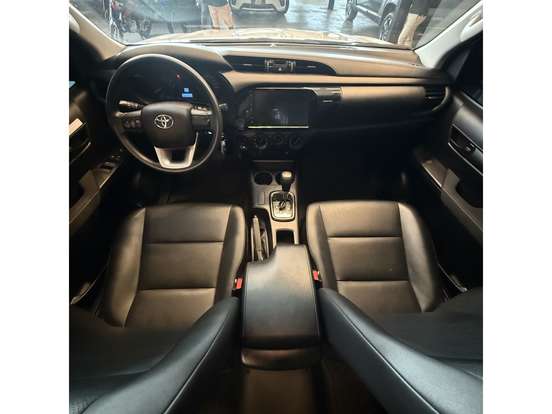 TOYOTA-HILUX-2024