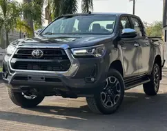 TOYOTA HILUX 2.8 D-4D TURBO DIESEL CD SRX 4X4 AUTOMÁTICO TOYOTA HILUX 2.8 D-4D TURBO DIESEL CD SRX 4X4 AUTOMÁTICO