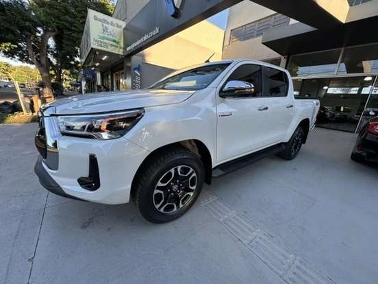 TOYOTA-HILUX-2.8 D-4D TURBO DIESEL CD SRX 4X4 AUTOMÁTICO TOYOTA-HILUX-2025