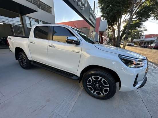 TOYOTA-HILUX-2025