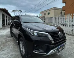 TOYOTA HILUX 2.8 D-4D TURBO DIESEL CD SRX 4X4 AUTOMÁTICO TOYOTA HILUX 2.8 D-4D TURBO DIESEL CD SRX 4X4 AUTOMÁTICO