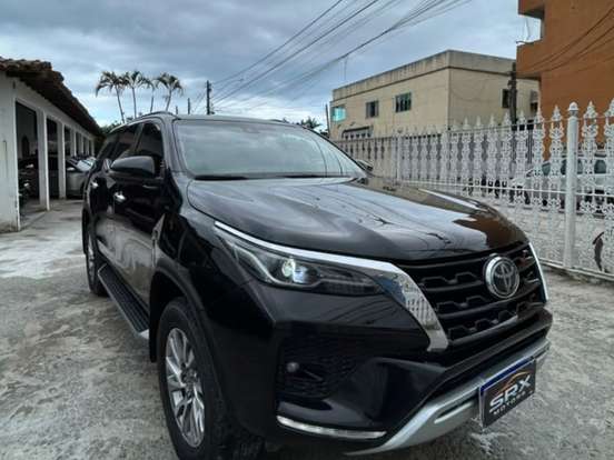 TOYOTA-HILUX-2.8 D-4D TURBO DIESEL CD SRX 4X4 AUTOMÁTICO TOYOTA-HILUX-2021