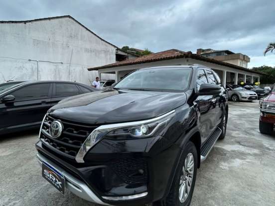 TOYOTA-HILUX-2.8 D-4D TURBO DIESEL CD SRX 4X4 AUTOMÁTICO TOYOTA-HILUX-2021