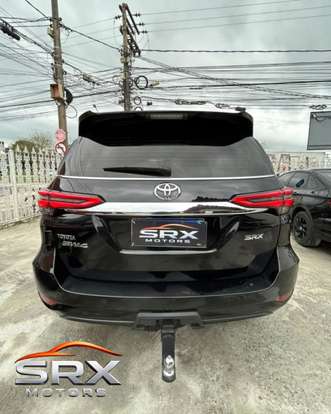 TOYOTA-HILUX-2021